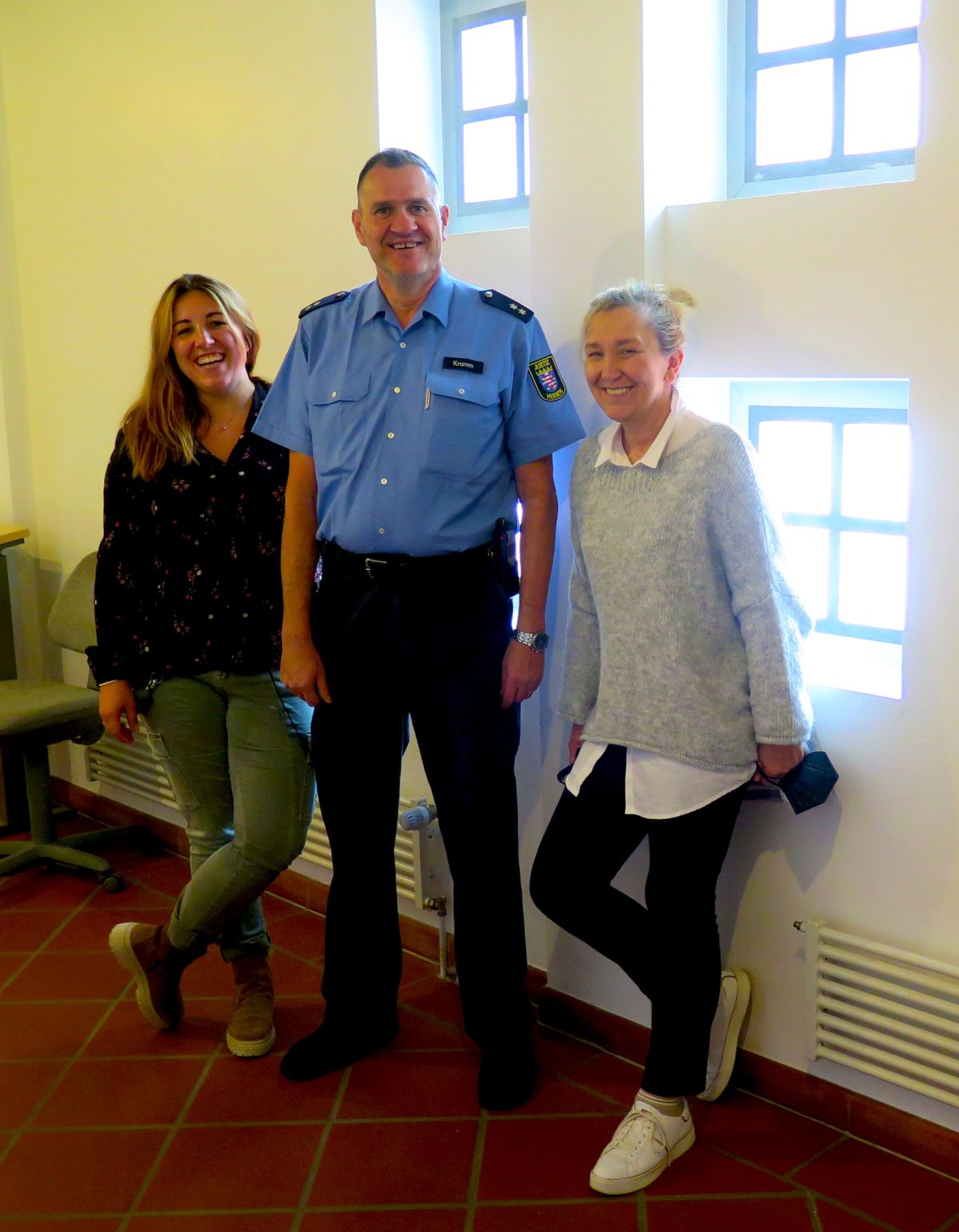 Sozialpädagoginnen Andrea Koch und Johanna Tesch (links) mit Sachgebietsleiter Sicherheit Udo Kramm 
