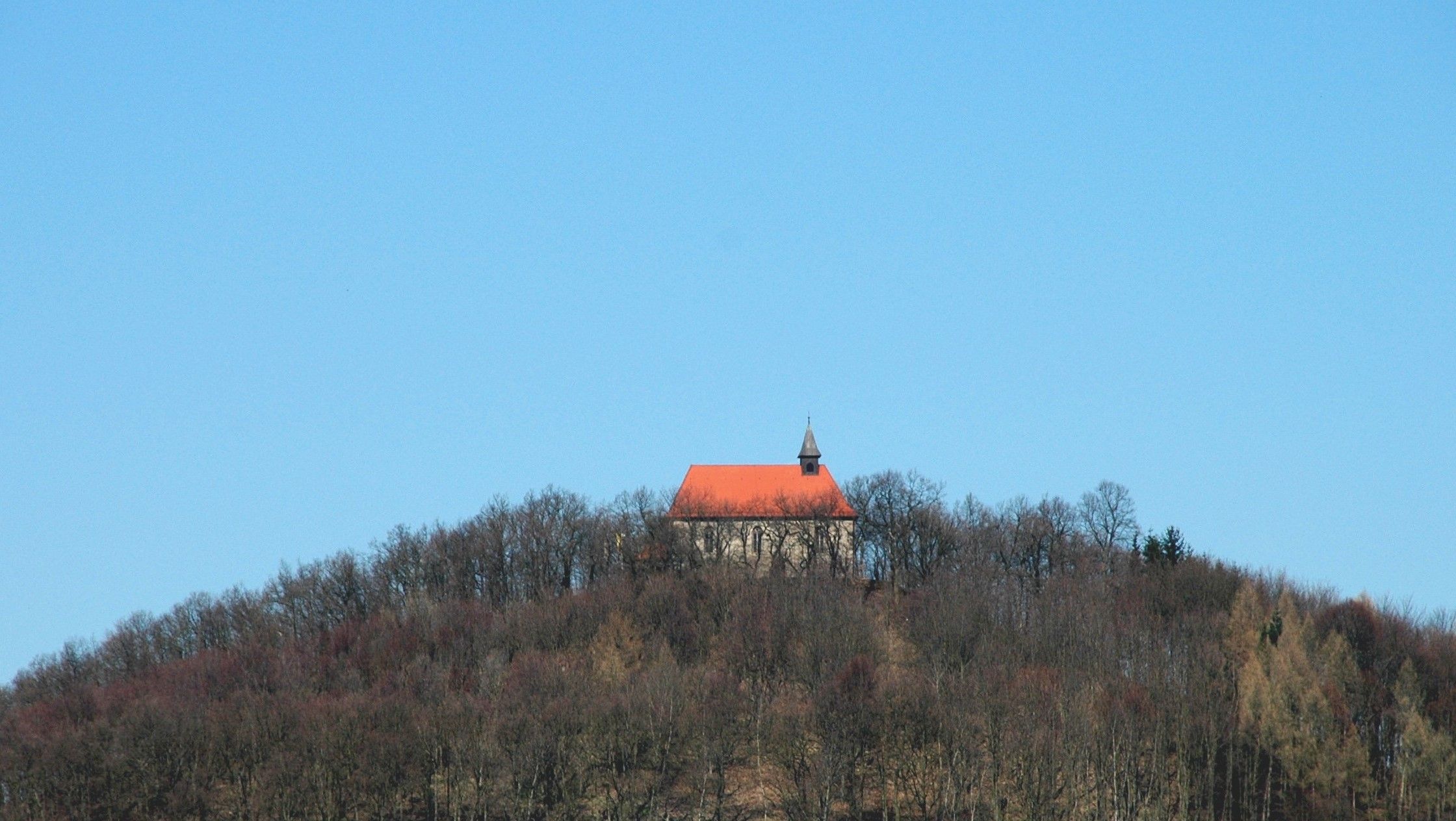 Aussenansicht der Kapelle auf dem Gehilfersberg