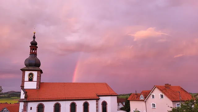 Aussenansicht der Kirche Sankt Georg in Eiterfeld