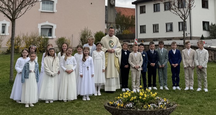 Kommunionkinder von Ufhausen mit Soisdorf