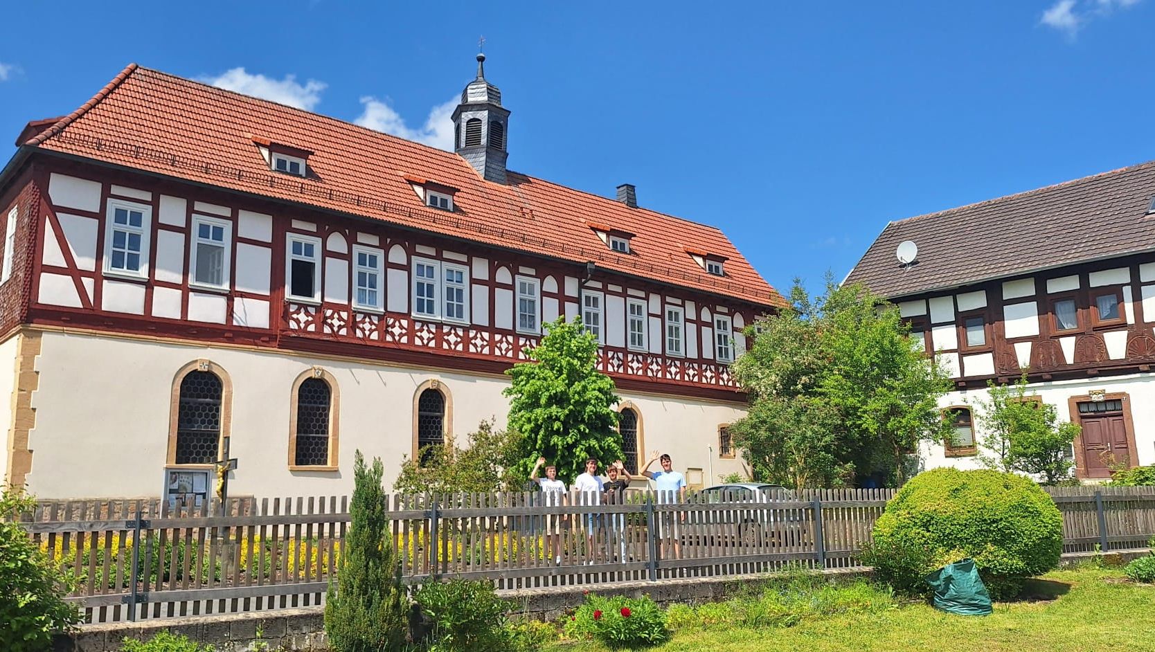 Aussenansicht Kirche Sankt Johannes der Täufer in Langenschwarz