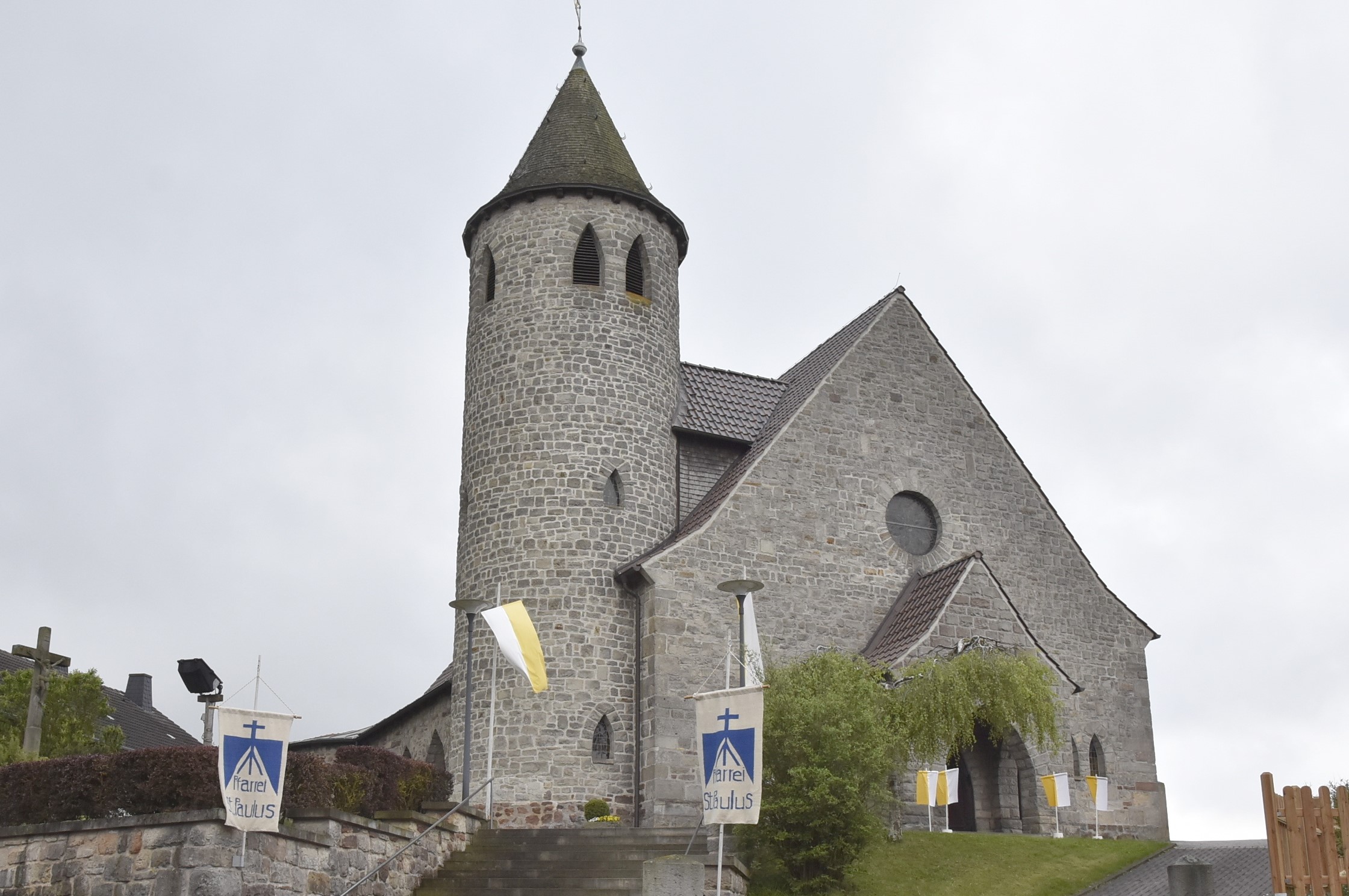 Aussenansicht der Kirche Pauli Bekehrung in Wölf