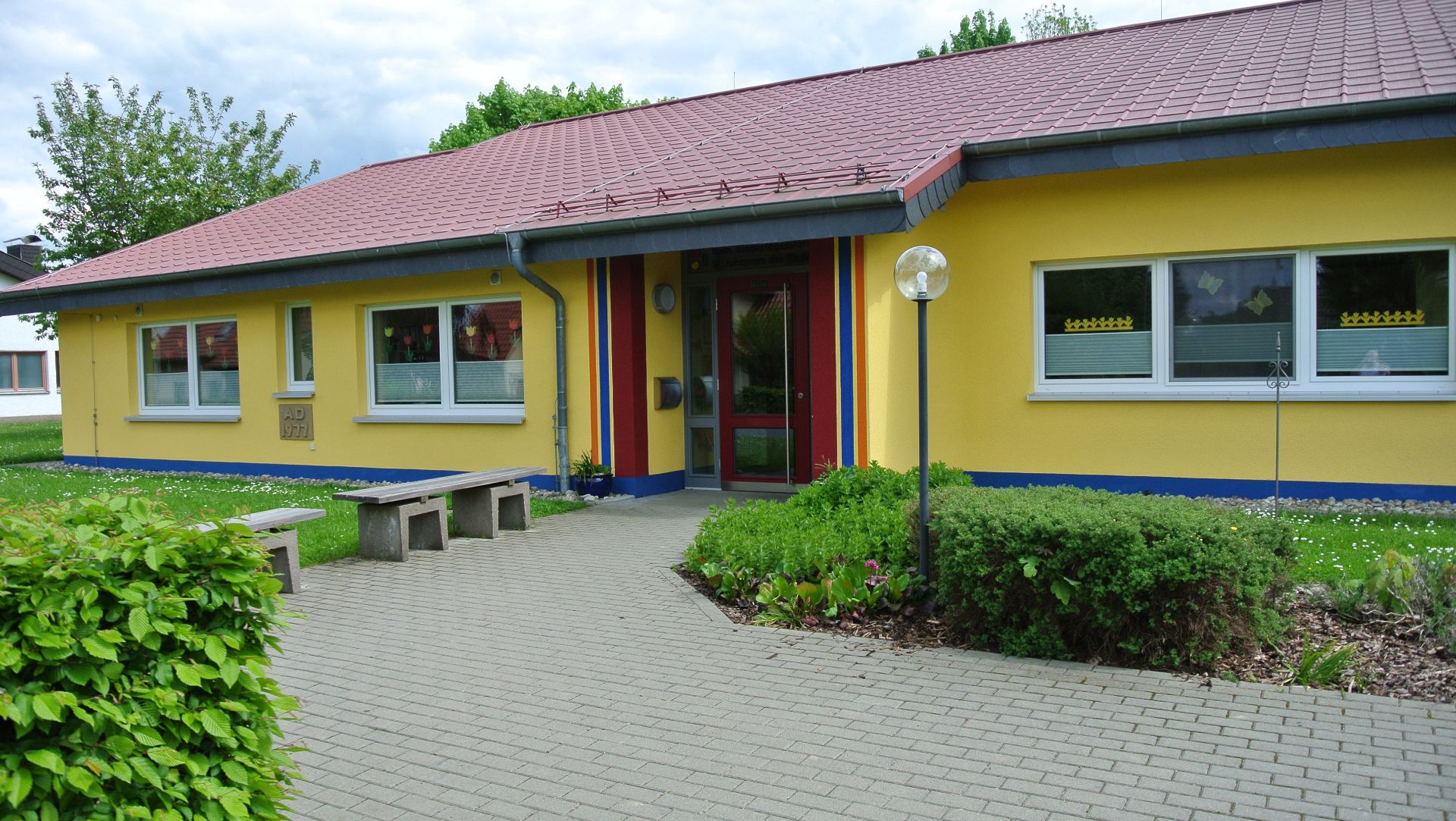 Aussenansicht der Kindertagesstätte Sankt Johannes der Täufer in Rasdorf