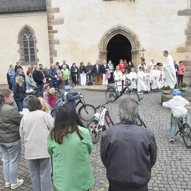 Familiengottesdienst mit Fahrzeugsegnung