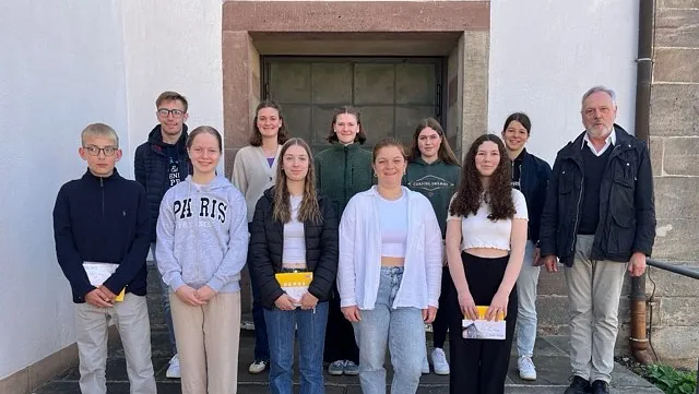 ehemalige Messdiener Steinbach mit Pfr. Vogel