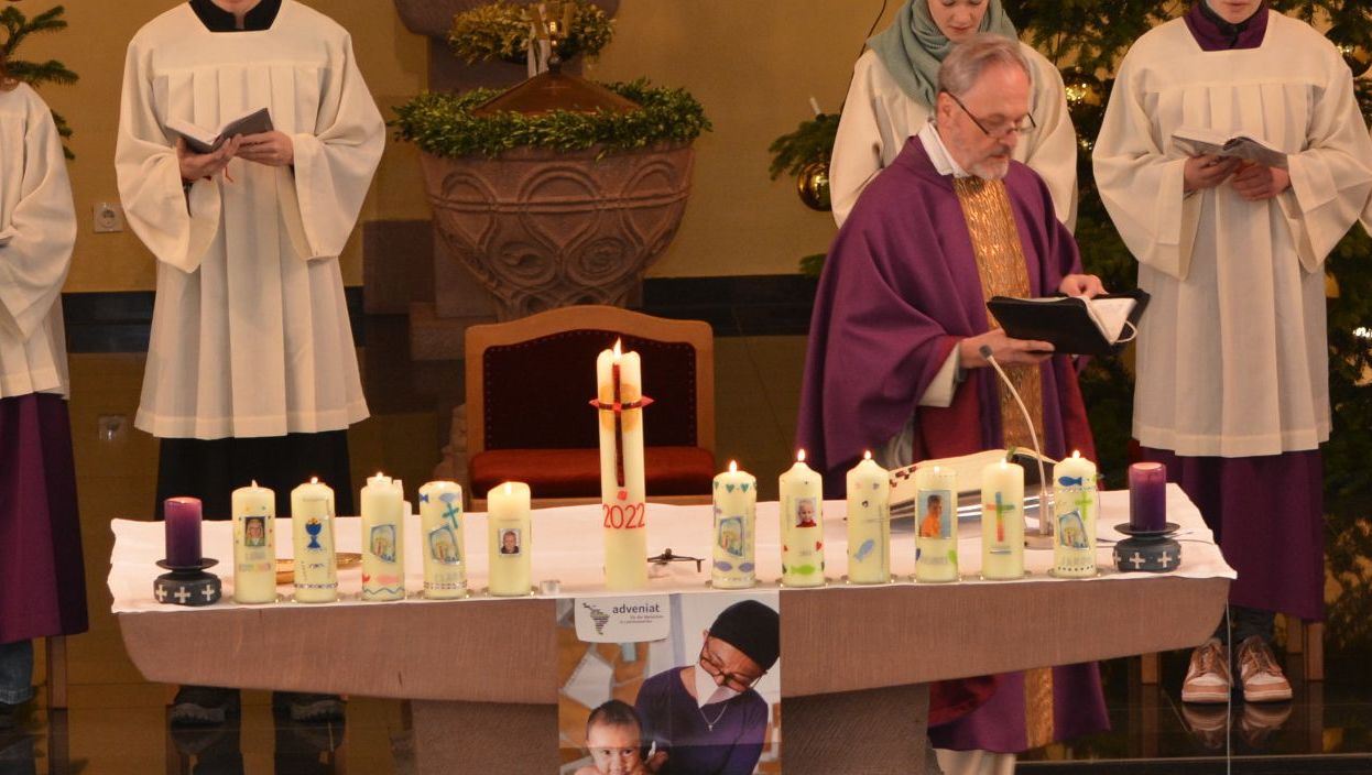 Priester beim Eröffnungsgottesdienst