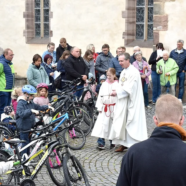 Familiengottesdienst mit Fahrzeugsegnung