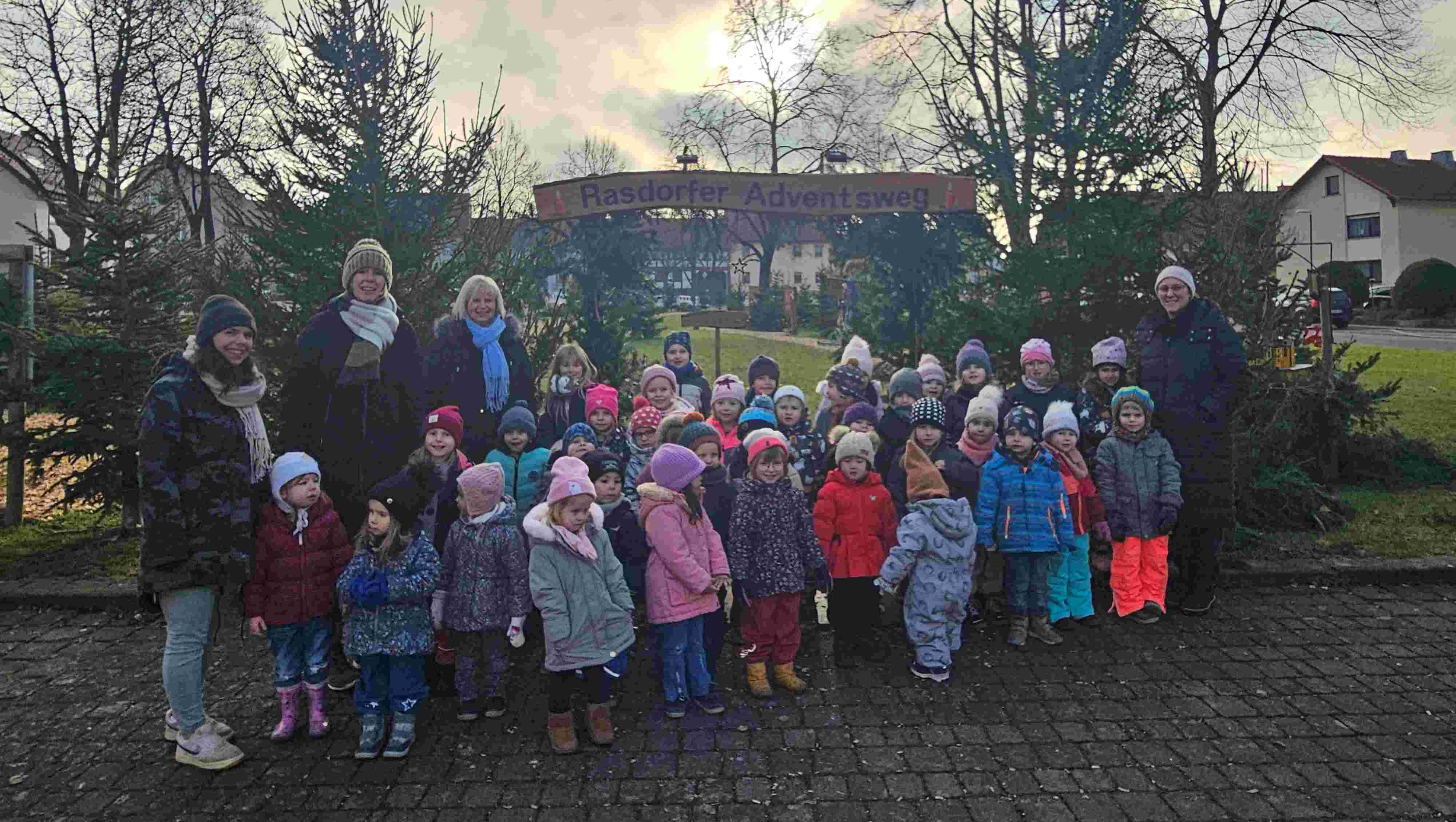 Nikolausbesuch in der Kita und ein Ausflug zum Adventsweg